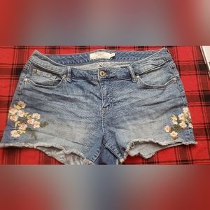 Torrid embroidered shorts size 14